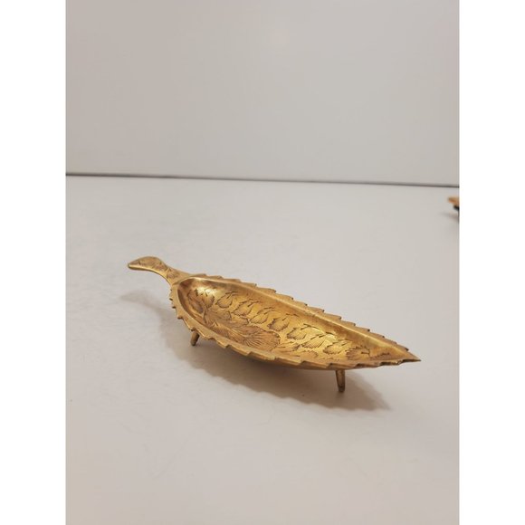 Solid brass vintage floral / flower / plant leaf design tray / ashtray|| India - Picture 4 of 10